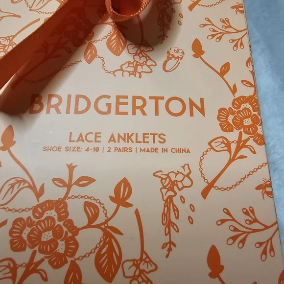 Bridgerton Lace Anklet Socks In Gift Box - Picture 5 of 6